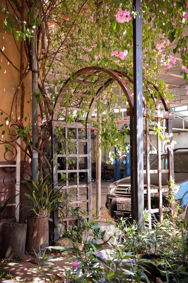 Y.O Inn Kon Tum Exterior foto